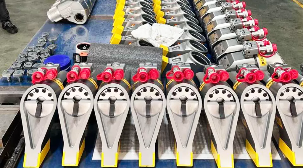 hydraulic bolt torquing